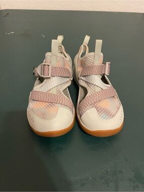 BNWOT women’s Chaco”Odyssey” sport sandals size 6